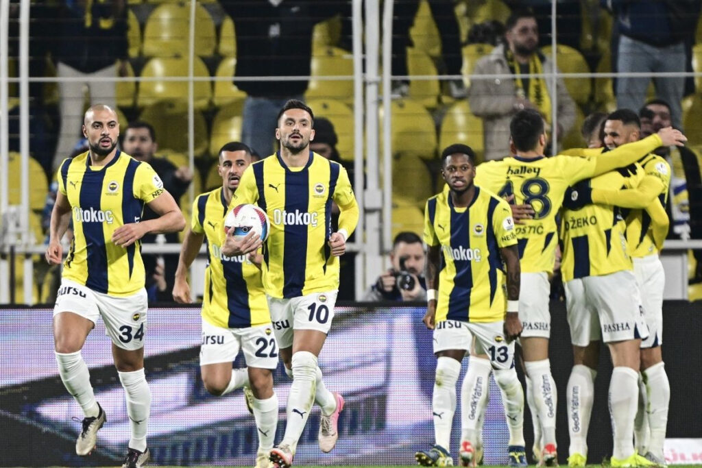 fenerbahce kadikoyde hataysporu yendi zirve takibini surdurdu 4KOjO9bR