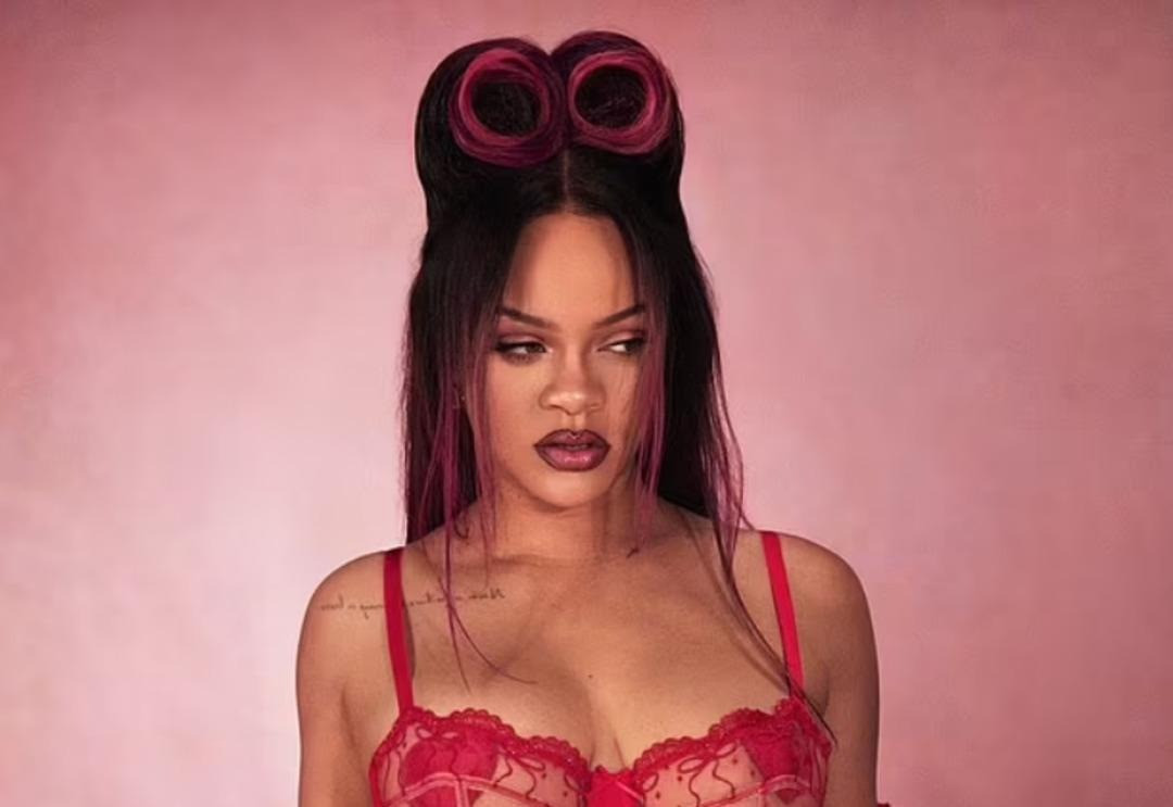 rihanna sevgililer gunune ozel ic camasiri koleksiyonunu tanitti 1 Vz8dyhTa