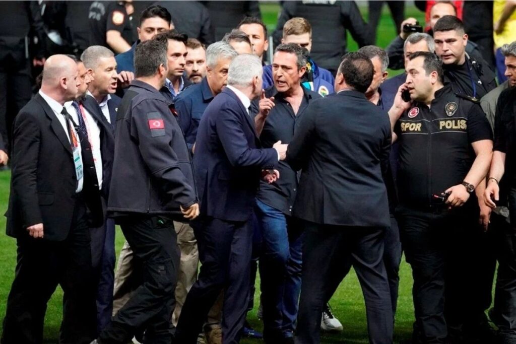 ali koc galatasaray fenerbahce derbisi sonrasinda yasananlarla ilgili tanik sifatiyla ifade verdi hakaret icerikli soylem N8dhWLgj