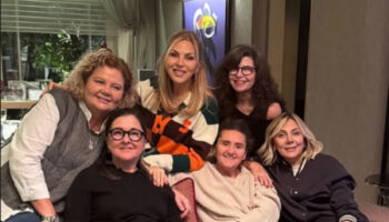 arzu sabanci ilkokul arkadaslariyla bir araya geldi XQ9TT1lA