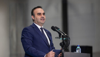 bakan kacir onumuzdeki ay 2 milyar dolarin uzerinde bir yatirim paketini duyuracagiz cuZU5Ybz