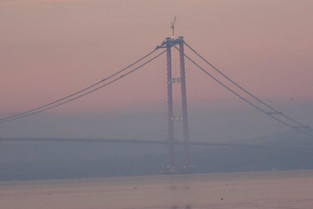 canakkale bogazindaki gemi trafigine yogun sisten dolayi askiya alindi nU6vibMb