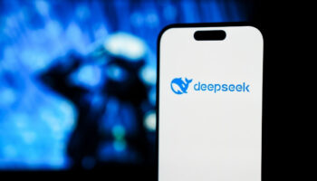 cinli yapay zeka uygulamasi deepseek abdli rakiplerinin tahtini sallamakla kalmadi ayni zamanda maliyetlerini de mx9q3z6y