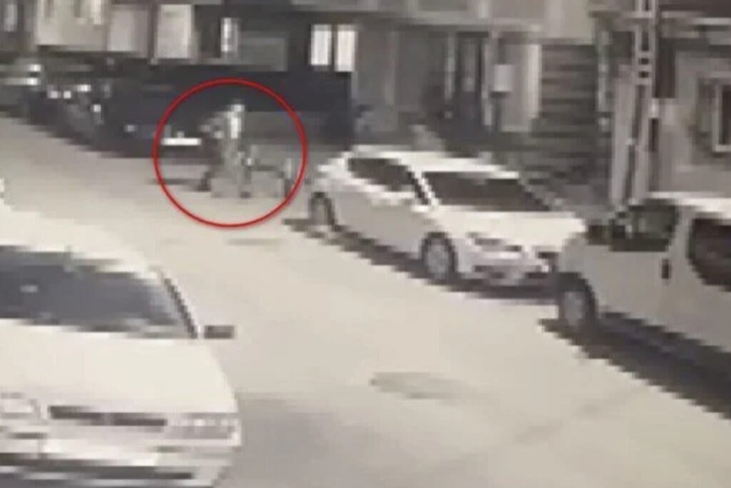 eyupsultanda ailesini olduren 17 yasindaki cocuk kactiktan kisa sure sonra uzerindeki ziynet esyalarla yakalandi qzvJ5UcU