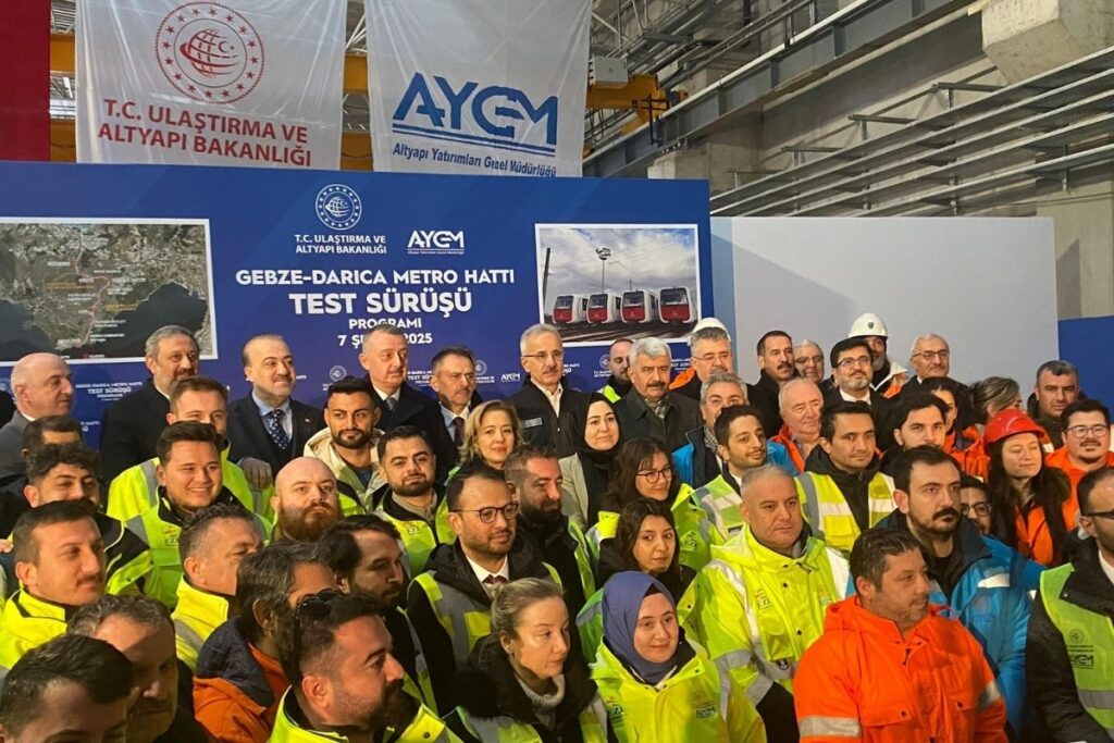 eze insaat ve aselsan ortakliginda yapilan gebze osb darica metrosu surucusuz olarak hizmet verecek kl24XmTt
