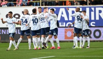 fenerbahce alanyaspor deplasmaninda 3 puani 2 golle kazandi mWBHX2xd