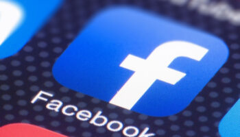 harvarddan dunyaya acilan sosyal medya devi facebook 21 yasinda BA22FvQh