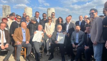 ilber ortayli ve celal sengor gladyatorler kenti olarak bilinen stratonikeia antik kentini ziyaret etti SmkVGlUT