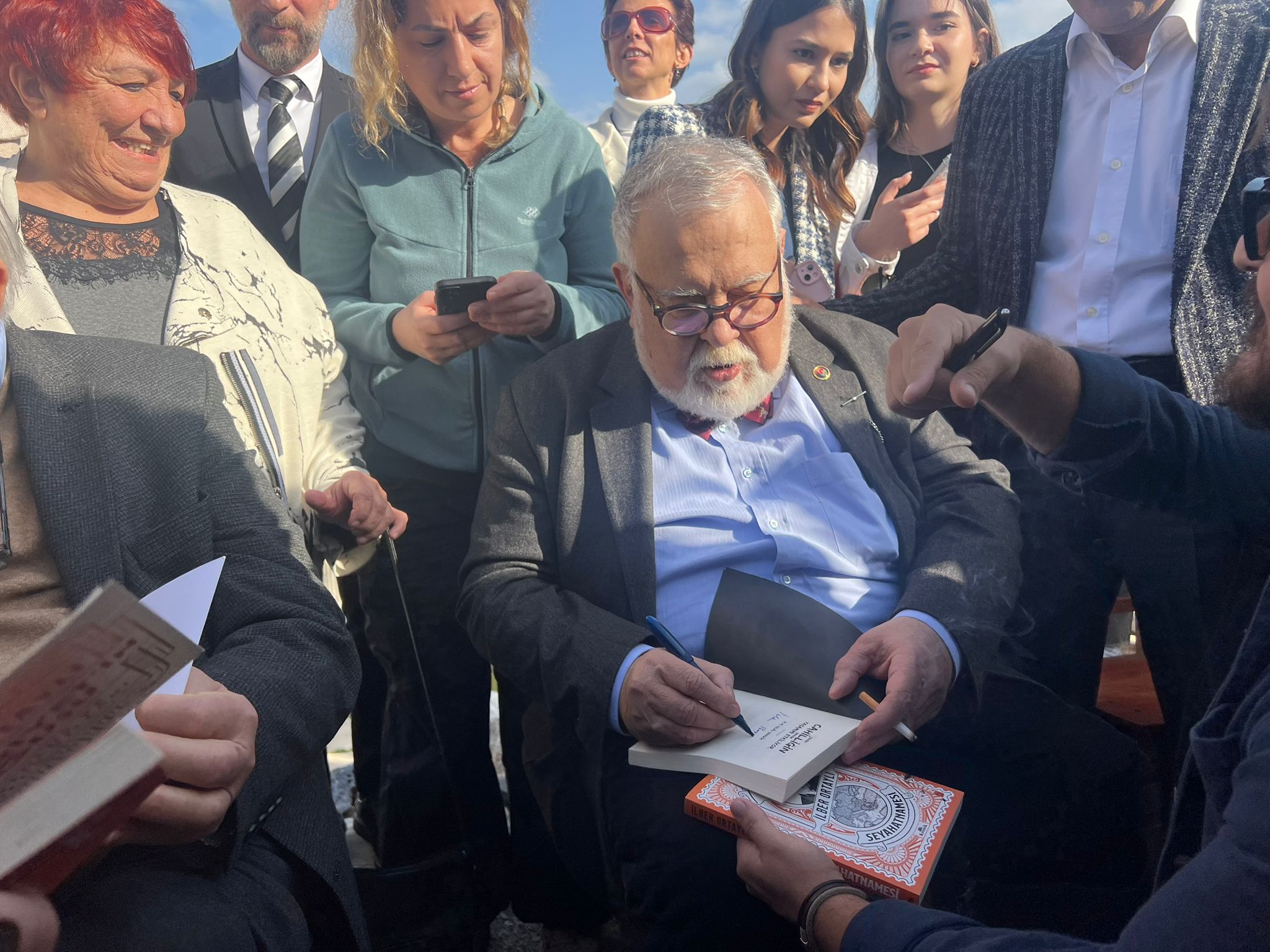 ilber ortayli ve celal sengor gladyatorler kenti olarak bilinen stratonikeia antik kentini ziyaret etti dMeTEyA5