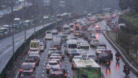 istanbulda kar yagisi etkisini surduruyor trafik yogunlugu yuzde 80e cikti XiDj5YOb