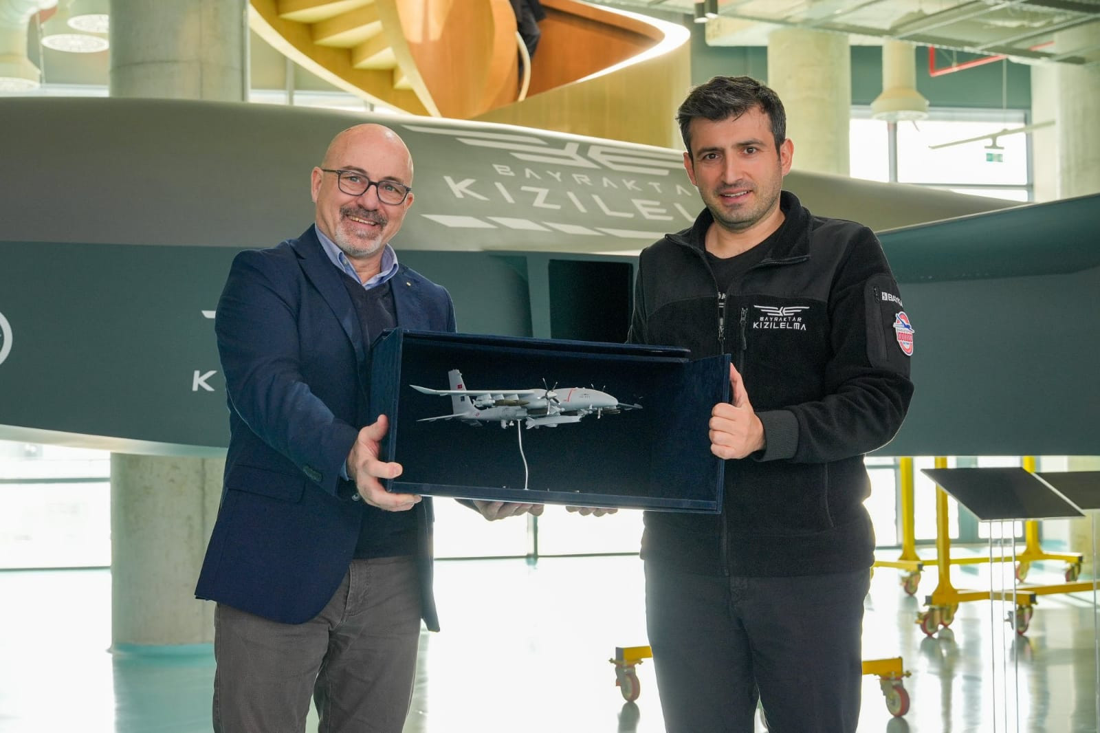italyan savunma ve havacilik grubu leonardo turk drone ureticisi baykar ile yakin zamanda ortaklik BX8Jl59Q