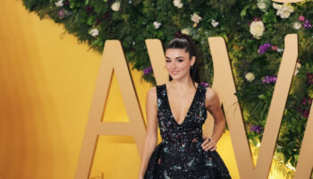 joy awards 2025 torenine katilan hande ercel gecede tarkanin sarkiyla eglendi ZkJDBKeT