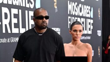 kanye west bir gunde 2 milyar dolara yakin para kaybettigini ve artik milyarder olmadigini i7Zn44zT