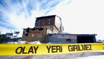 kartalkayada yangin cikan otelde bakanlik ve afad heyeti inceleme yapti HPs6p69b