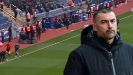 kasimpasa ile ilk macina cikan burak yilmaz oyun sahasi icerisinde topa dokundugu icin kirmizi QBOikV6F