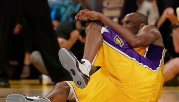 kobe bryantin 2013 yilinda asil tendonu sakatligi gecirdigi meshur mactaki ayakkabilari acik artirmada q1rzMAHP