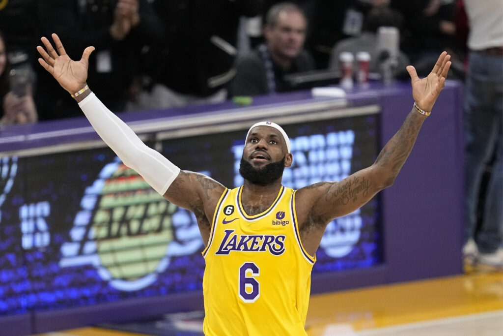 los angeles lakersda forma giyen lebron james 42 sayi ile tarihe gecti sGx6BYcV