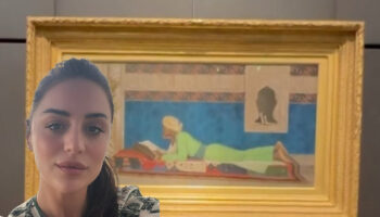 maya bitargil abu dabideki louvre sanat muzesinde sanat turu yapti UdSyzu2R