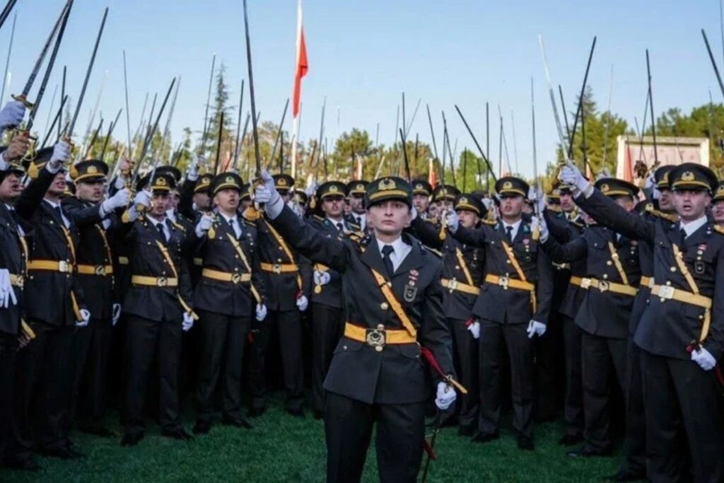 mustafa kemalin tegmenleri ordudan ihrac edildi karara bazi uyeler serh dustu STdw9KJG