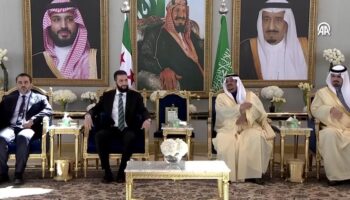 suriye cumhurbaskani sara ilk yurt disi ziyaretini suudi arabistana yapti wEzK4qP1
