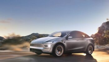 teslanin cinli rakipleriyle arasindaki rekabet kizisiyor satislari yuzde 115 dusus gosterdi bRhbAam5