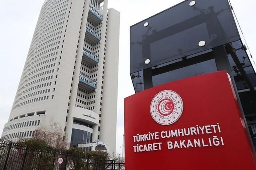 ticaret bakanligindan donald trumpin celik ve aluminyum ithalatinda yuzde 25 ek gumruk vergisi kararina fJERLlwL