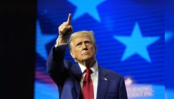 trump ekonomik savasin tetigini cekti meksika ile kanadaya yuzde 25 cine yuzde 10 gumruk bzqHLvOC