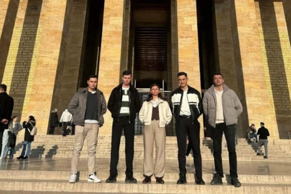 tskdan ihrac edilen 5 tegmen anitkabirde mustafa kemal ataturkun huzuruna cikti A38Ja3Jn