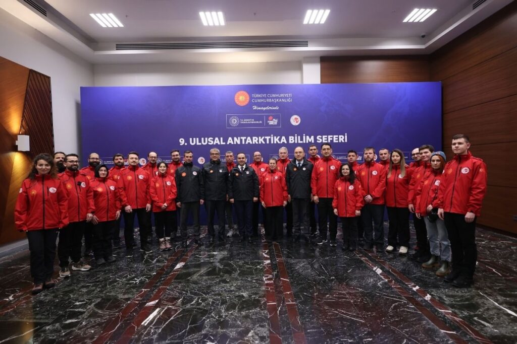 turk bilim insanlari 9 ulusal antarktika bilim seferi icin yola cikti pmS5lvQe