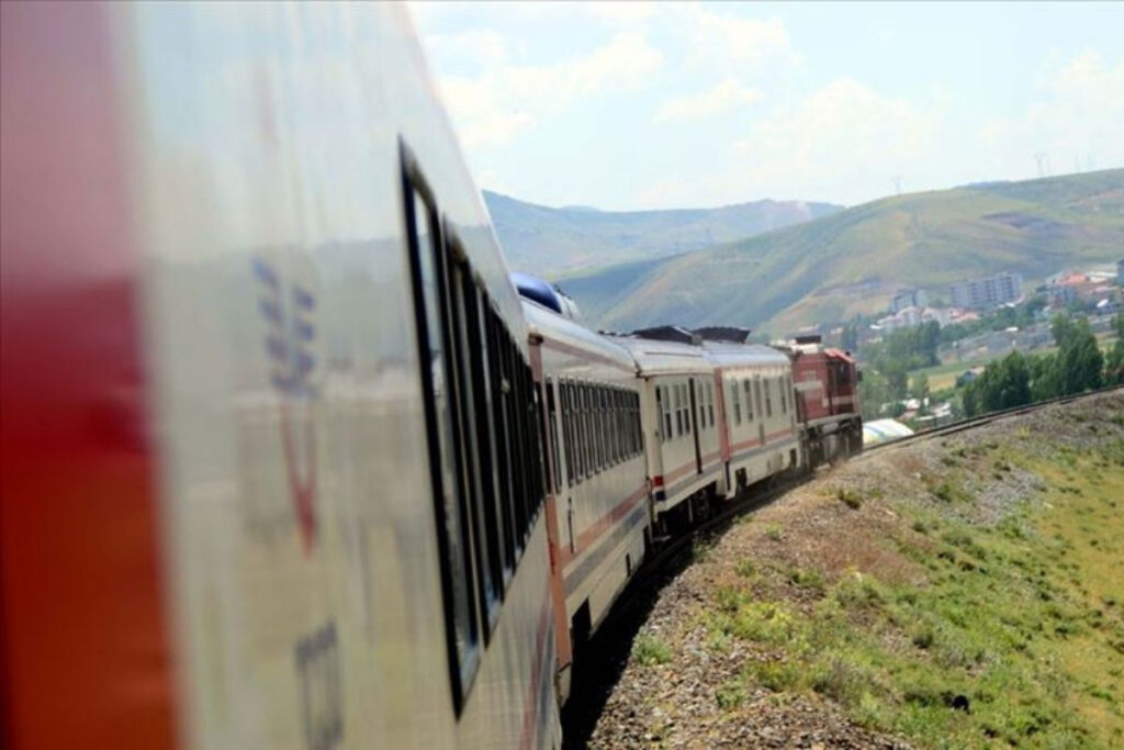 van tahran tren seferleri yeniden basliyor 20 subatta bilet satisi acilacak pHcmGt6M