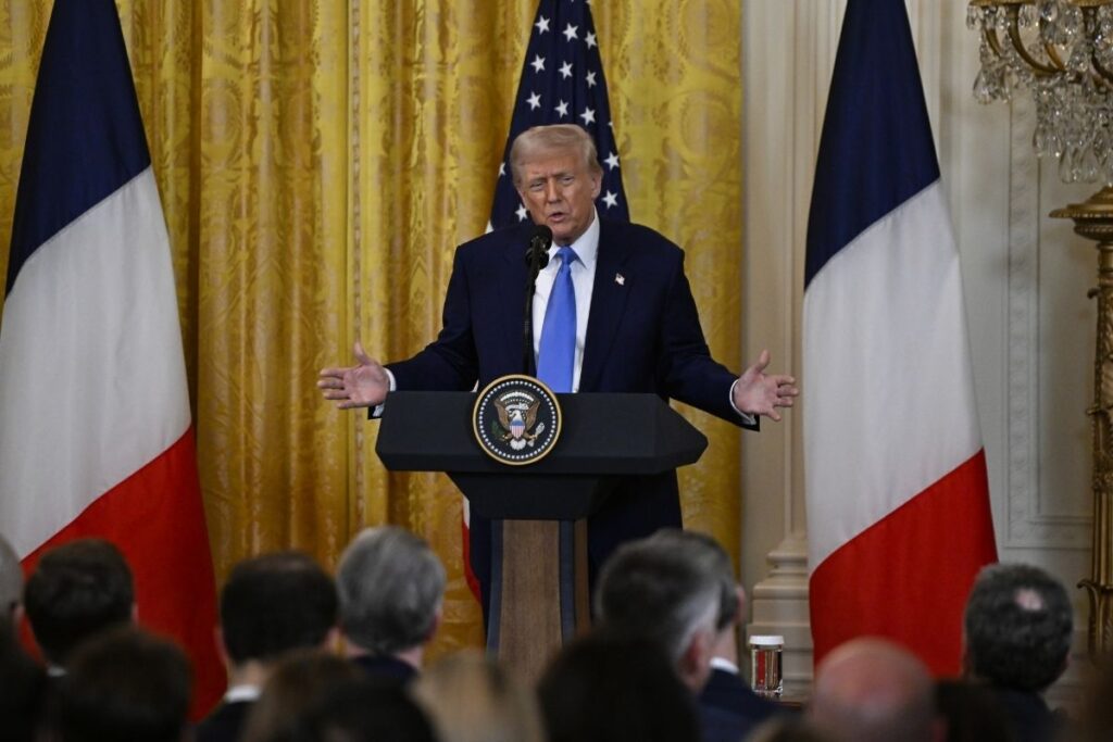 abd baskani donald trump avrupa birligine yuzde 25 gumruk vergisi uygulanacagini soyledi KhTyc4Y2