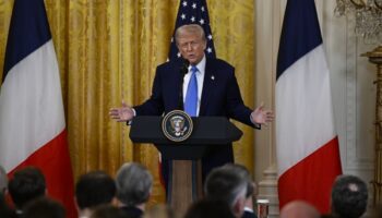abd baskani donald trump avrupa birligine yuzde 25 gumruk vergisi uygulanacagini soyledi KhTyc4Y2