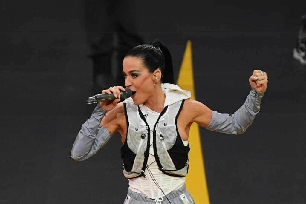 abdli sarkici katy perry uzay yolcusu ps6cbUNy