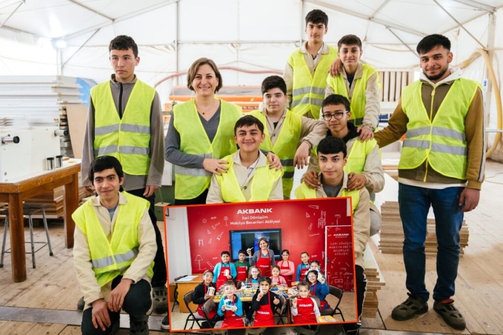 akbank binasindan cikan 33 tir malzeme deprem bolgesinde 1311 okulun mobilyasina donusecek QZSRuu97