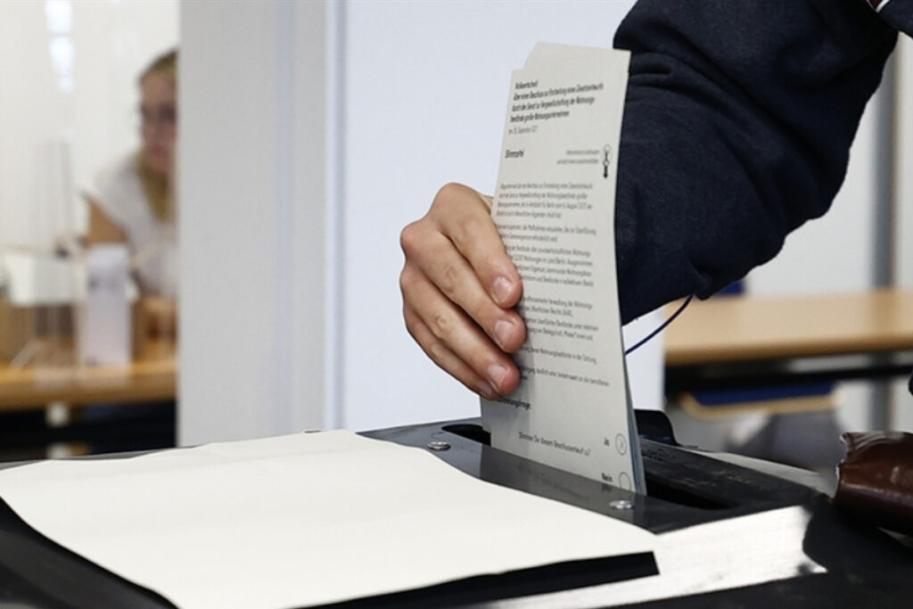 almanyada erken genel secimde ekonomi ve goc politikalari partilerin vaatlerinde one cikiyor UCZ12v7s