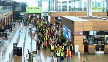 almanyadaki havalimani grevinde agir fatura 500 bin yolcunun bileti yandi 50 milyon eurodan fazla rpxJl8yw