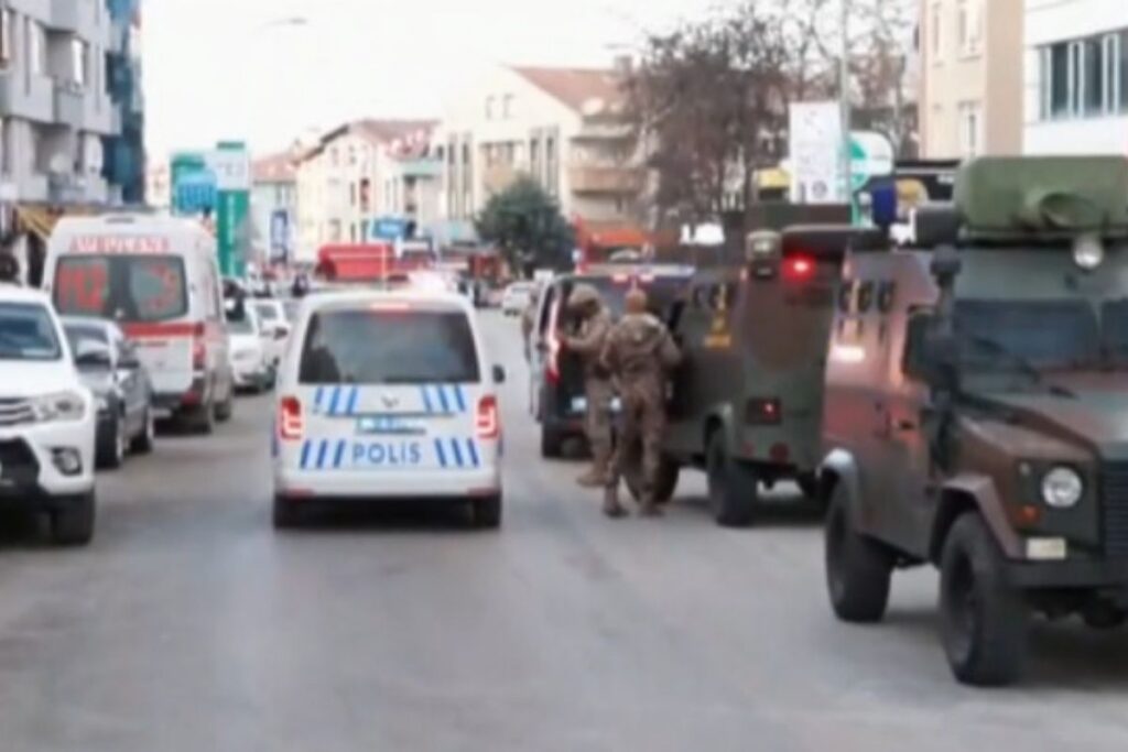 ankarada bulunan poligonda intihar tesebbusu sahis ikna edilerek gozaltina alindi XXCEyVmV
