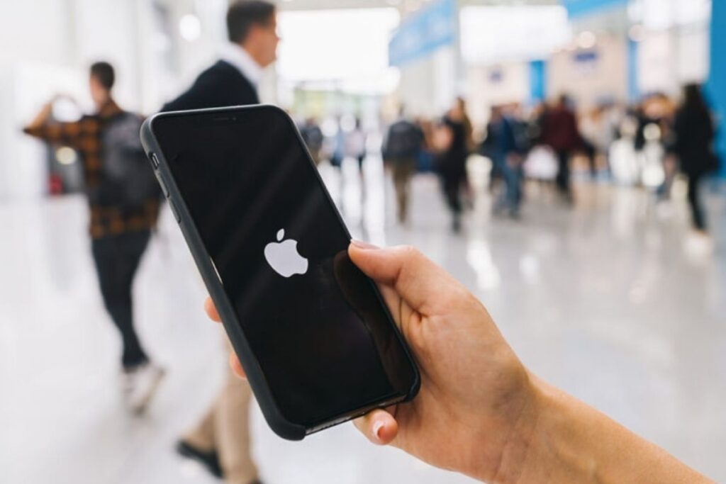 apple iphonelarda irkci kelimesi soylenince trumpi gostermesi sorununu cozecegini acikladi AuvF8PP3