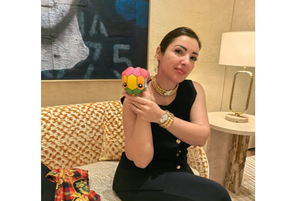 asil nadirin esi nur nadir 300 bin dolarlik sinirli uretim takilariyla gundemde 0 h7quPuqK
