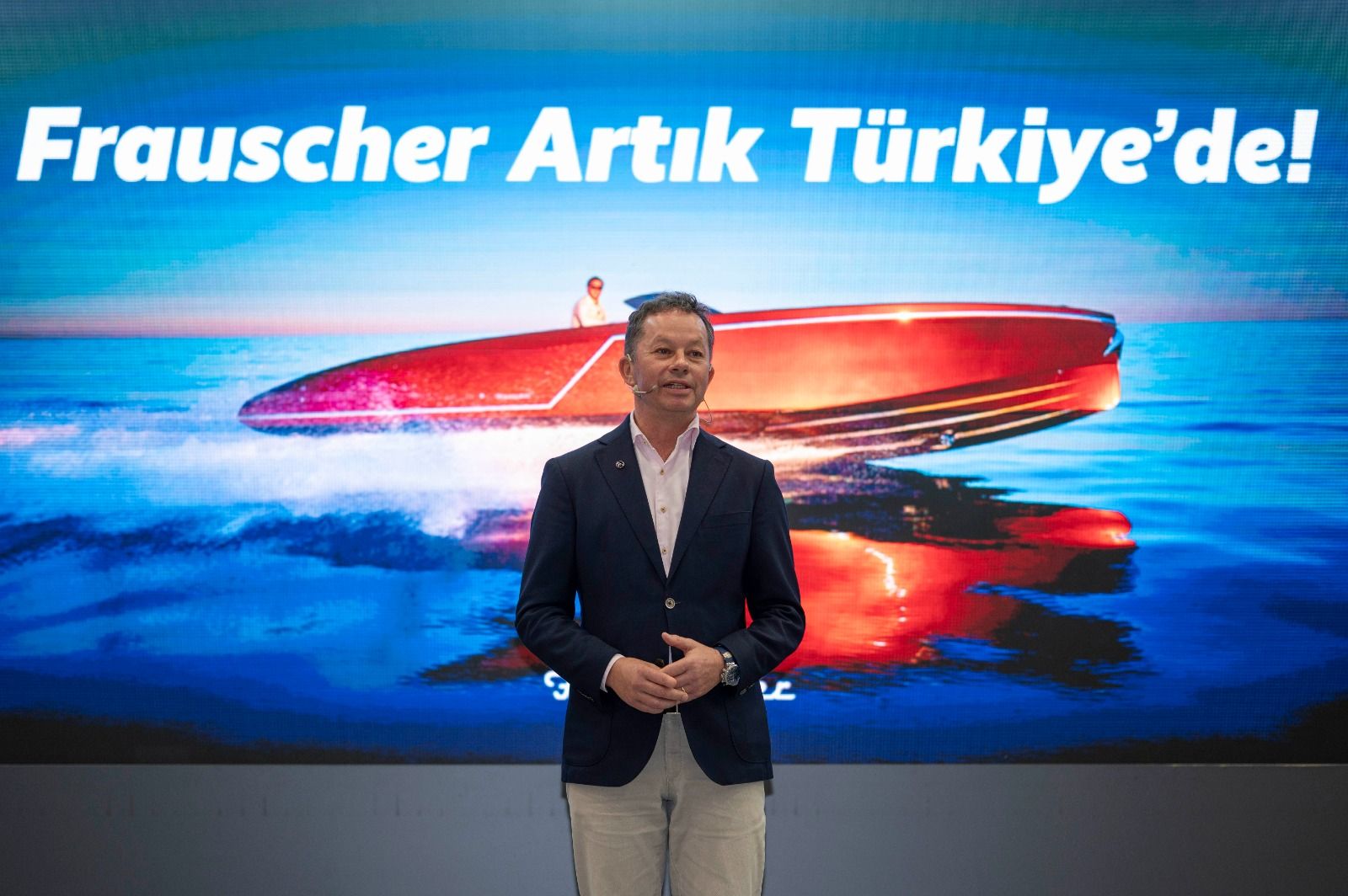asmira marine ve frauscher denizlerin porschesi olan tekneyi dunya lansmanindan sonra istanbula getirdi 1 tJGUr5XV
