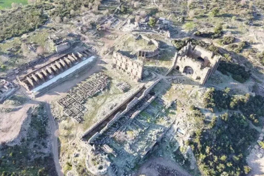 aspendos antik kentindeki kazilar roma villasi heykeller ve yeni meydanla tarihi yeniden sekillendiriyor hh7ERipT
