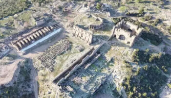 aspendos antik kentindeki kazilar roma villasi heykeller ve yeni meydanla tarihi yeniden sekillendiriyor hh7ERipT