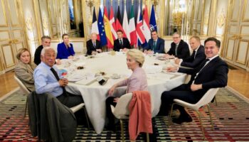 avrupa birligindenparisteki ukrayna zirvesi mesaji ukrayna baris masasina guclu oturmali guvenlik garantileri icermeli QuCeWHeJ
