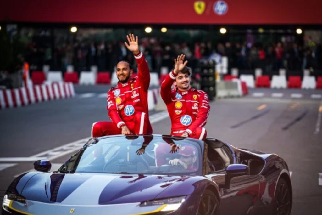 avustralya grand prixsinde yagmur bekleniyor hamilton ilk defa yarisacak oldugu ferrari aracinin ayarlarini ogreniyor fO6hue96