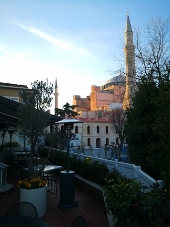 ayasofya camisi yaninda bulunan tarihi sarnic 5 yildizli otel tarafindan spa merkezine donusturuldu tepkilerden