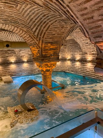 ayasofya camisi yaninda bulunan tarihi sarnic 5 yildizli otel tarafindan spa merkezine donusturuldu tepkilerden