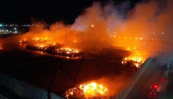 aydinda organize sanayi bolgesindeki kagit fabrikasinda sabah saatlerinde yangin cikti tD9kGgmM