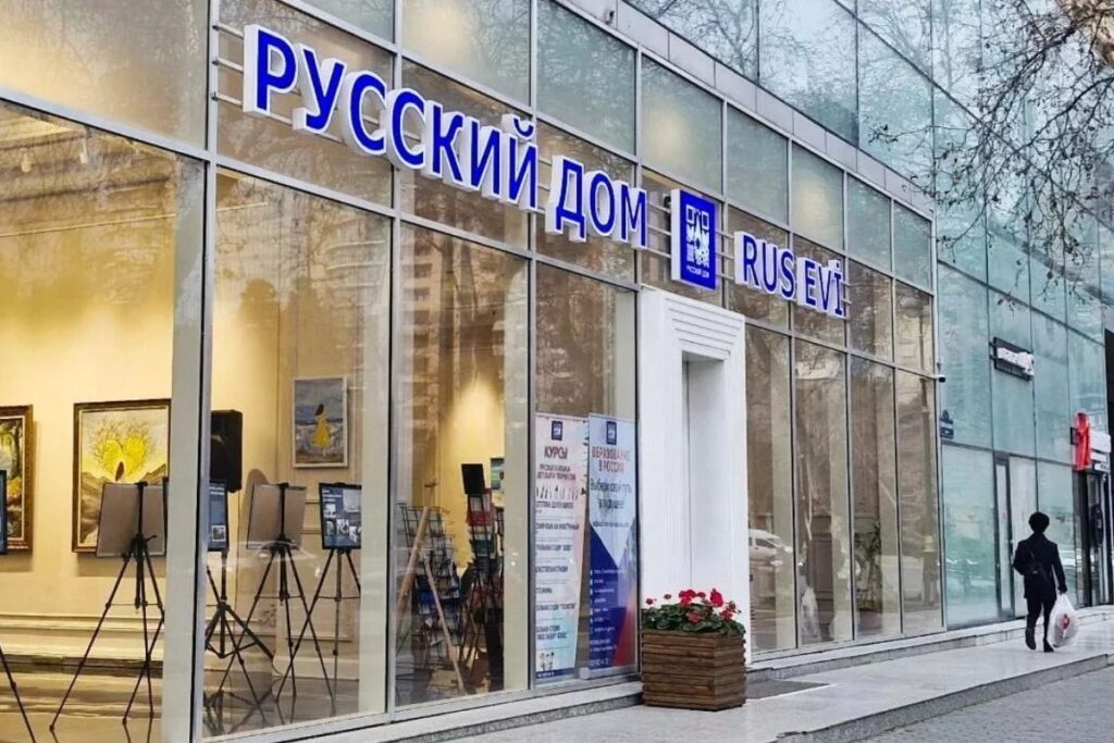 azerbaycan yolcu ucagini dusuren rusya ile kopruleri atti bakudeki rus evi casusluk suclamasiyla kapatildi MCkKhVbC