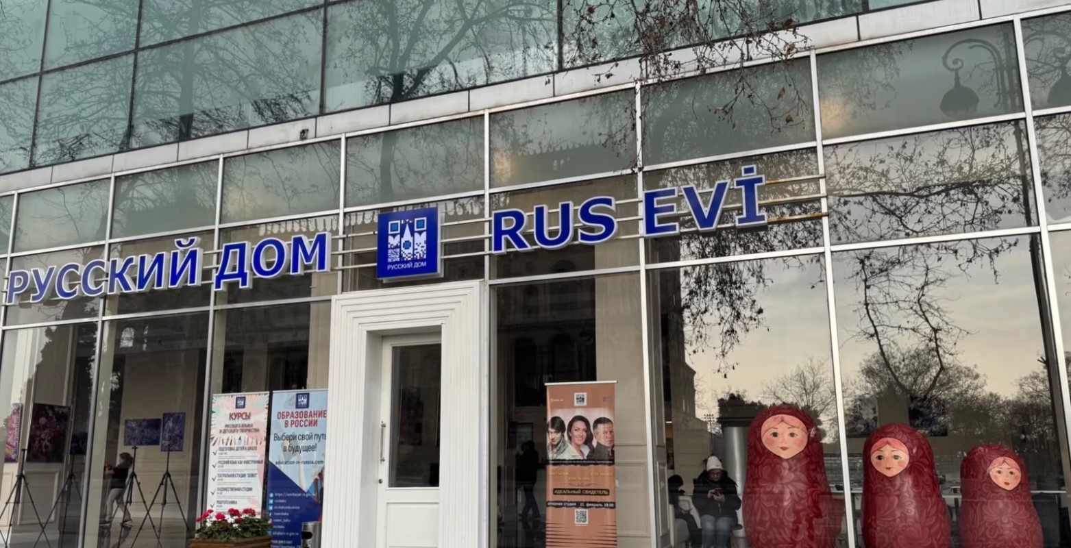 azerbaycan yolcu ucagini dusuren rusya ile kopruleri atti bakudeki rus evi casusluk suclamasiyla kapatildi QGXPdvtQ