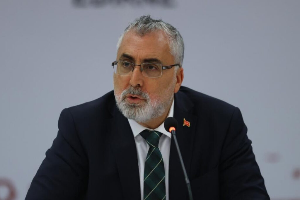 bakan vedat isikhan emeklilere 4 bin liralik bayram ikramiyesi meclisten gecince yatirilacak umqftyWz